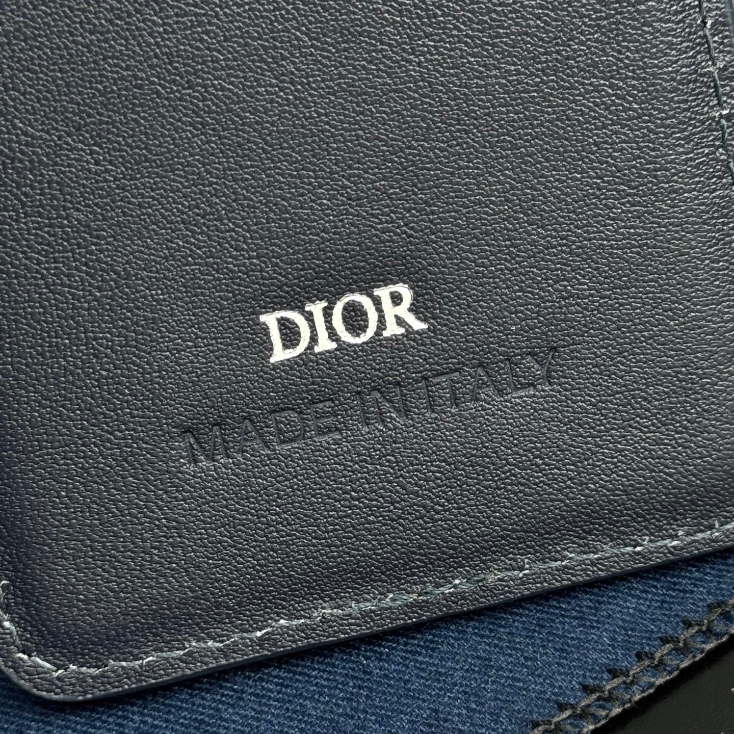 Oblique Magsafe Card Holder