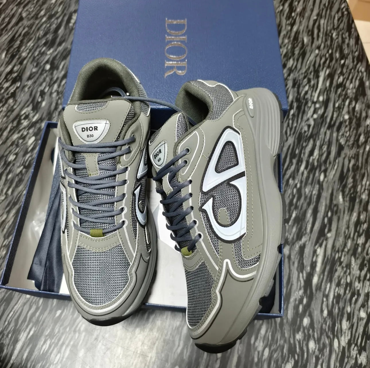 B30 Sneaker