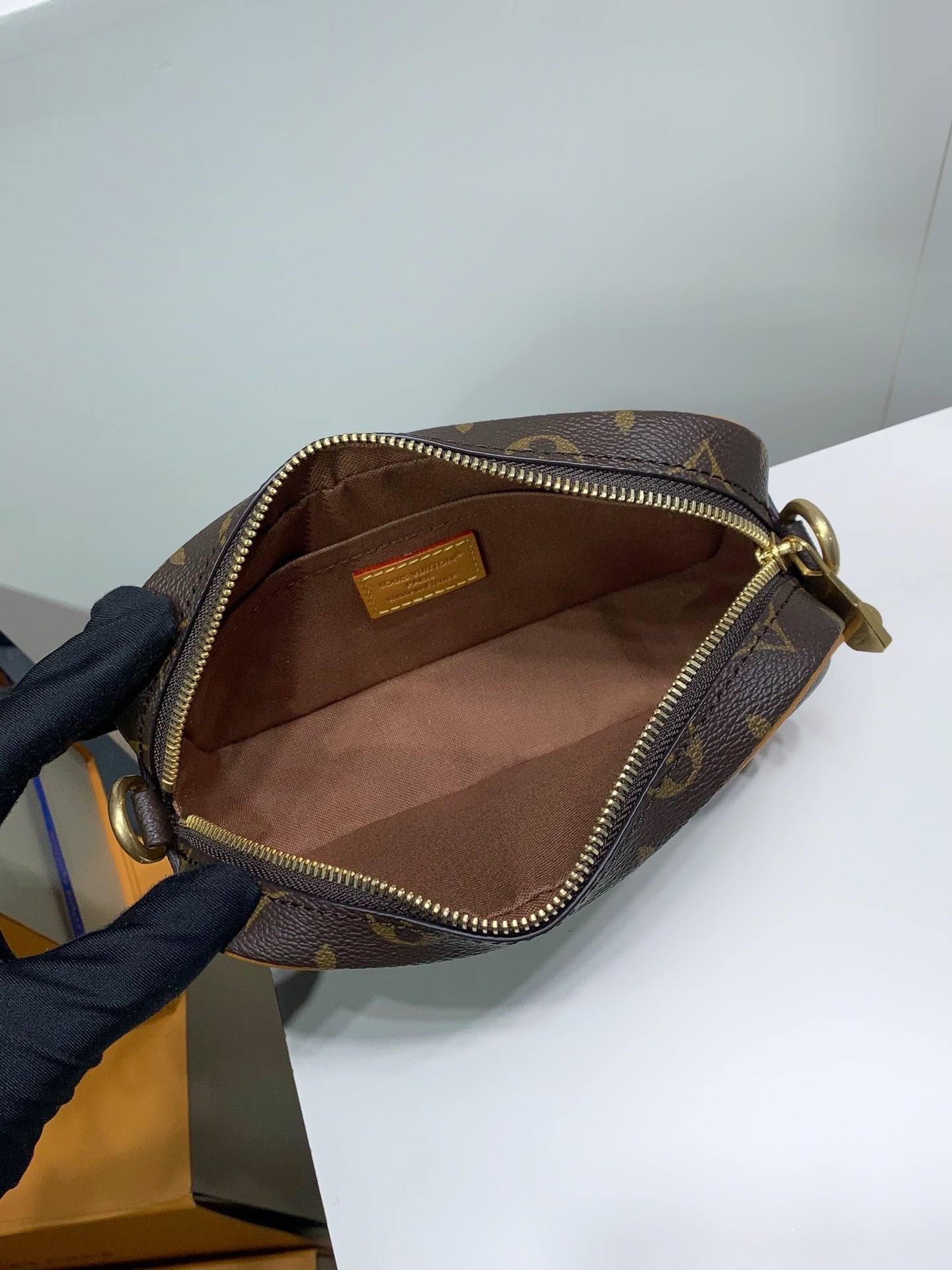Trocadero Wearable Wallet