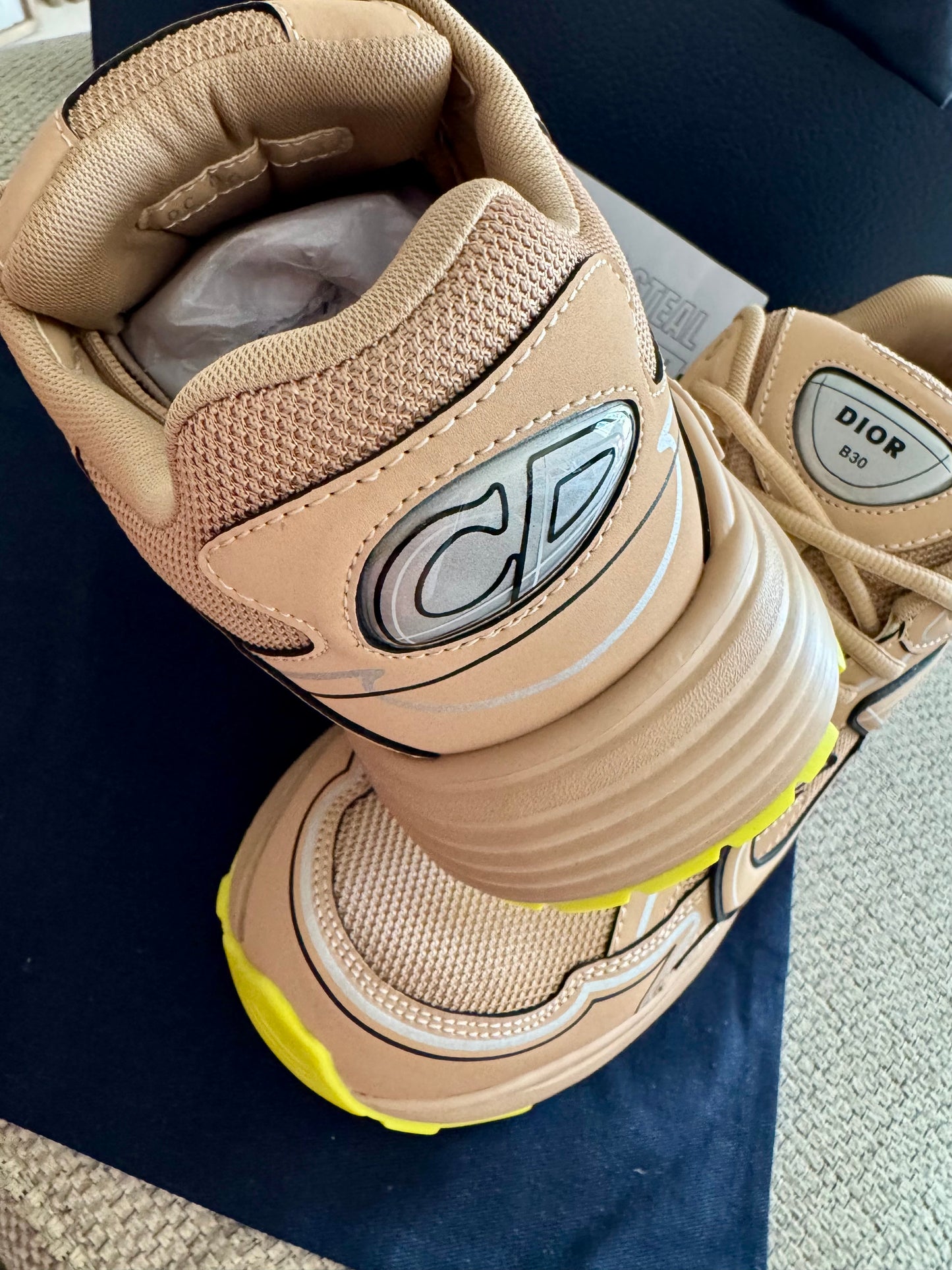 B30 Sneaker