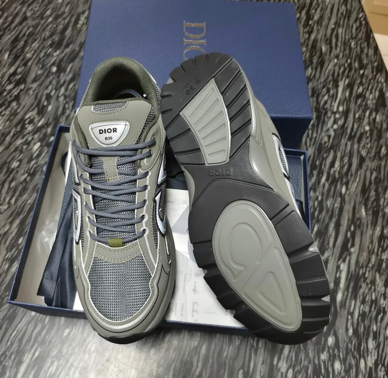 B30 Sneaker