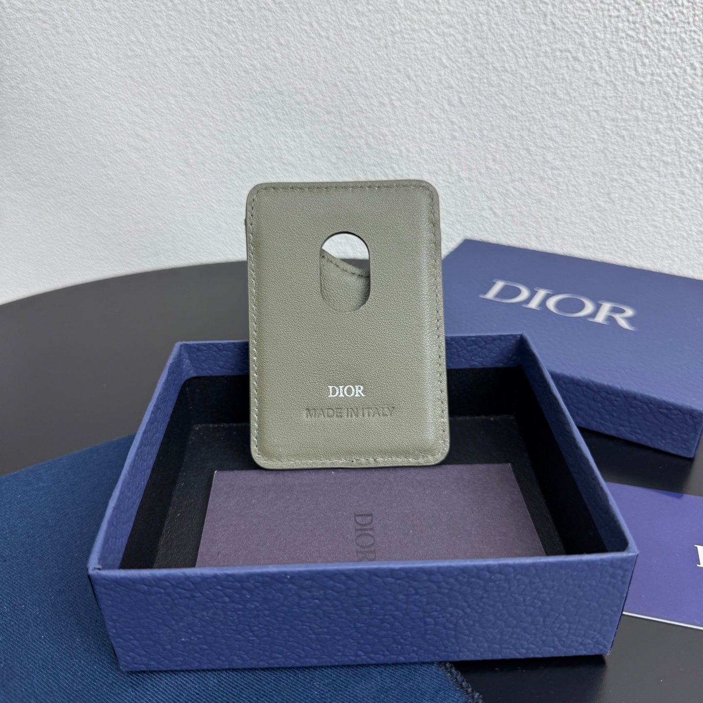 Oblique Magsafe Card Holder