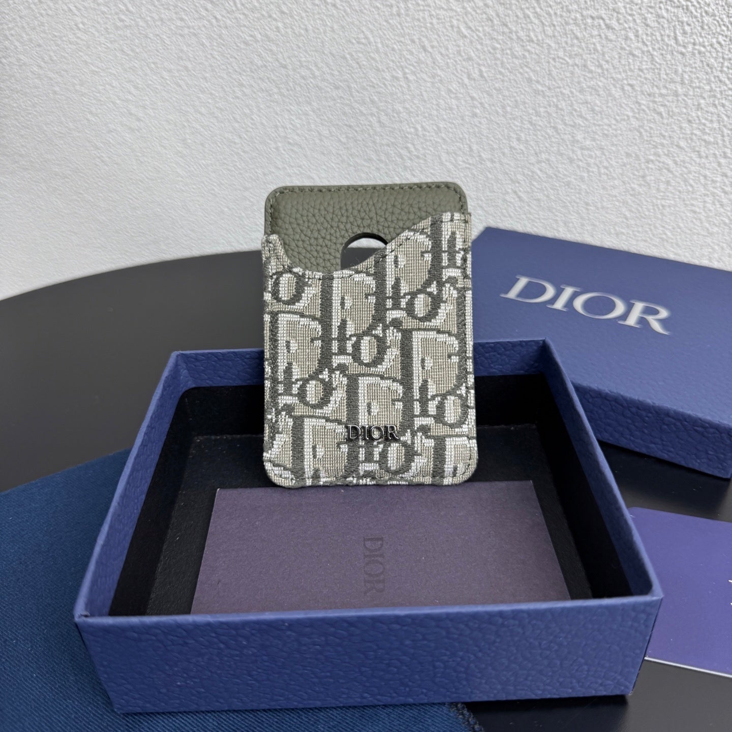 Oblique Magsafe Card Holder