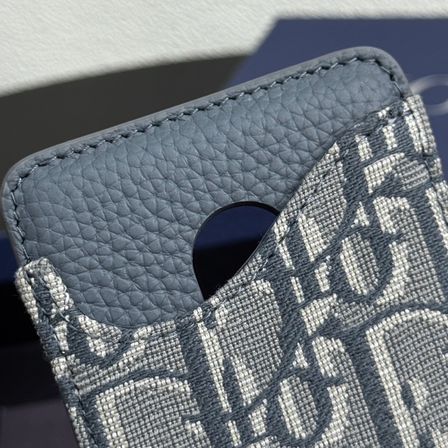 Oblique Magsafe Card Holder