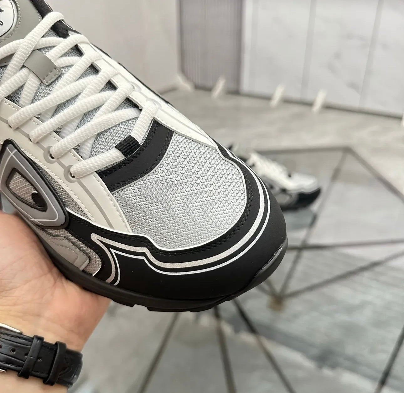 B30 Sneaker