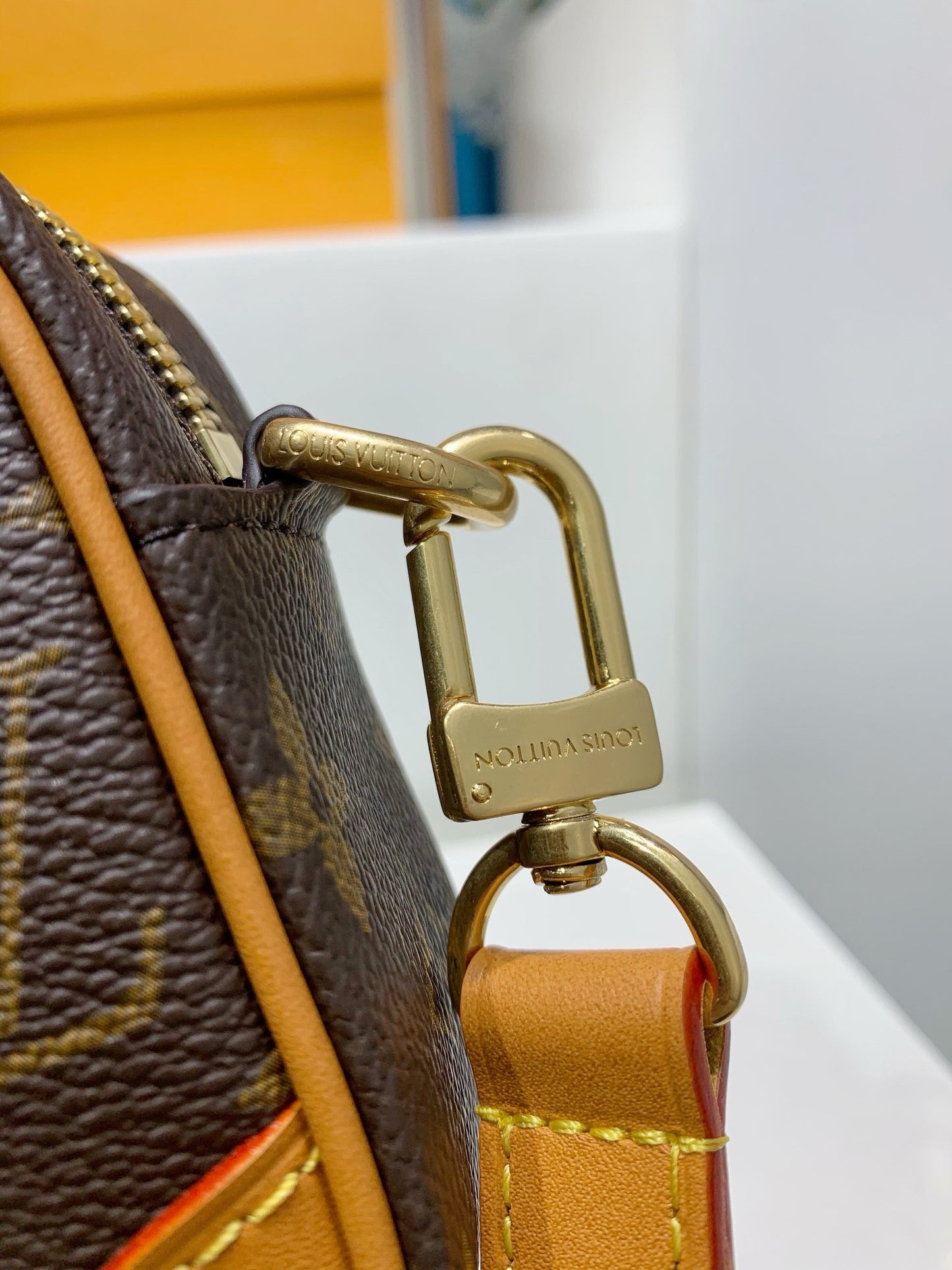 Trocadero Wearable Wallet