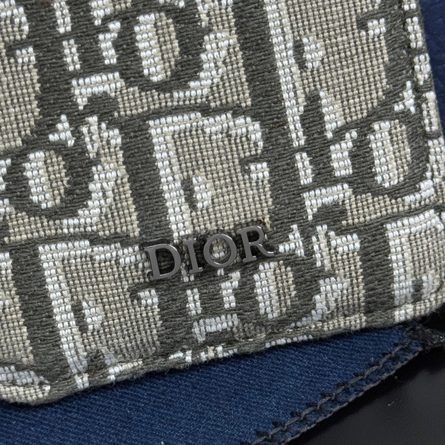 Oblique Magsafe Card Holder