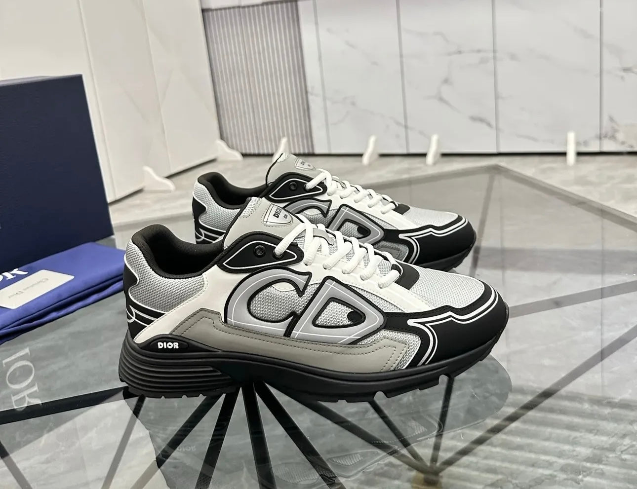 B30 Sneaker