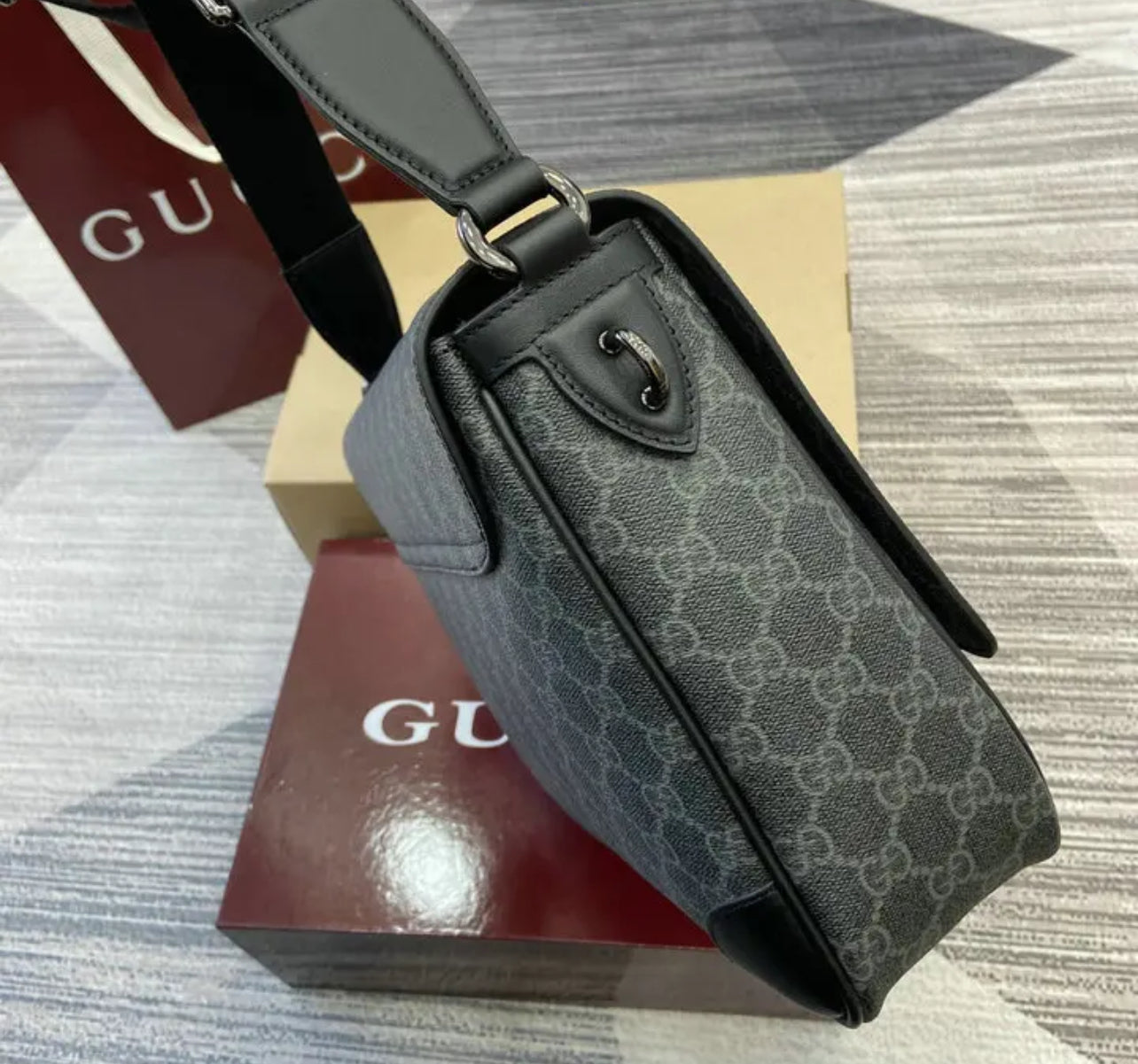 Medium Messenger