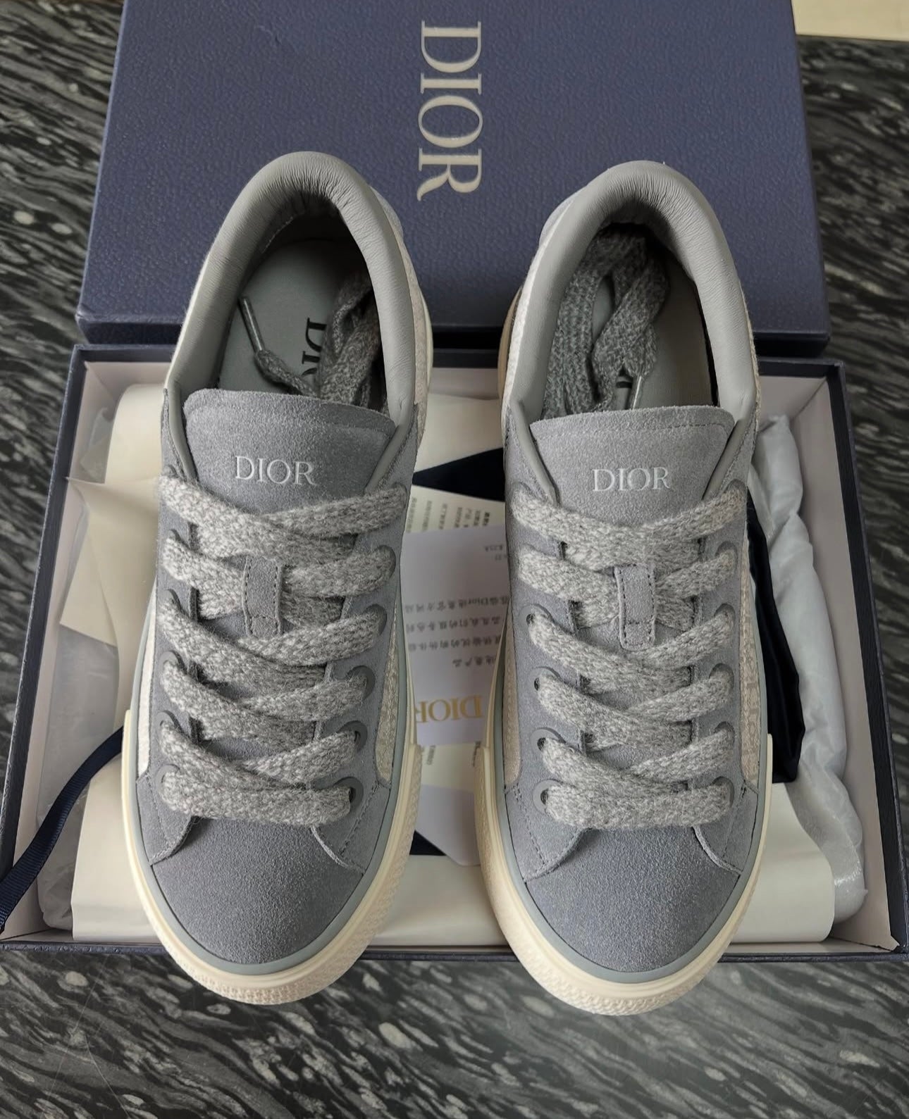 B33 Sneaker