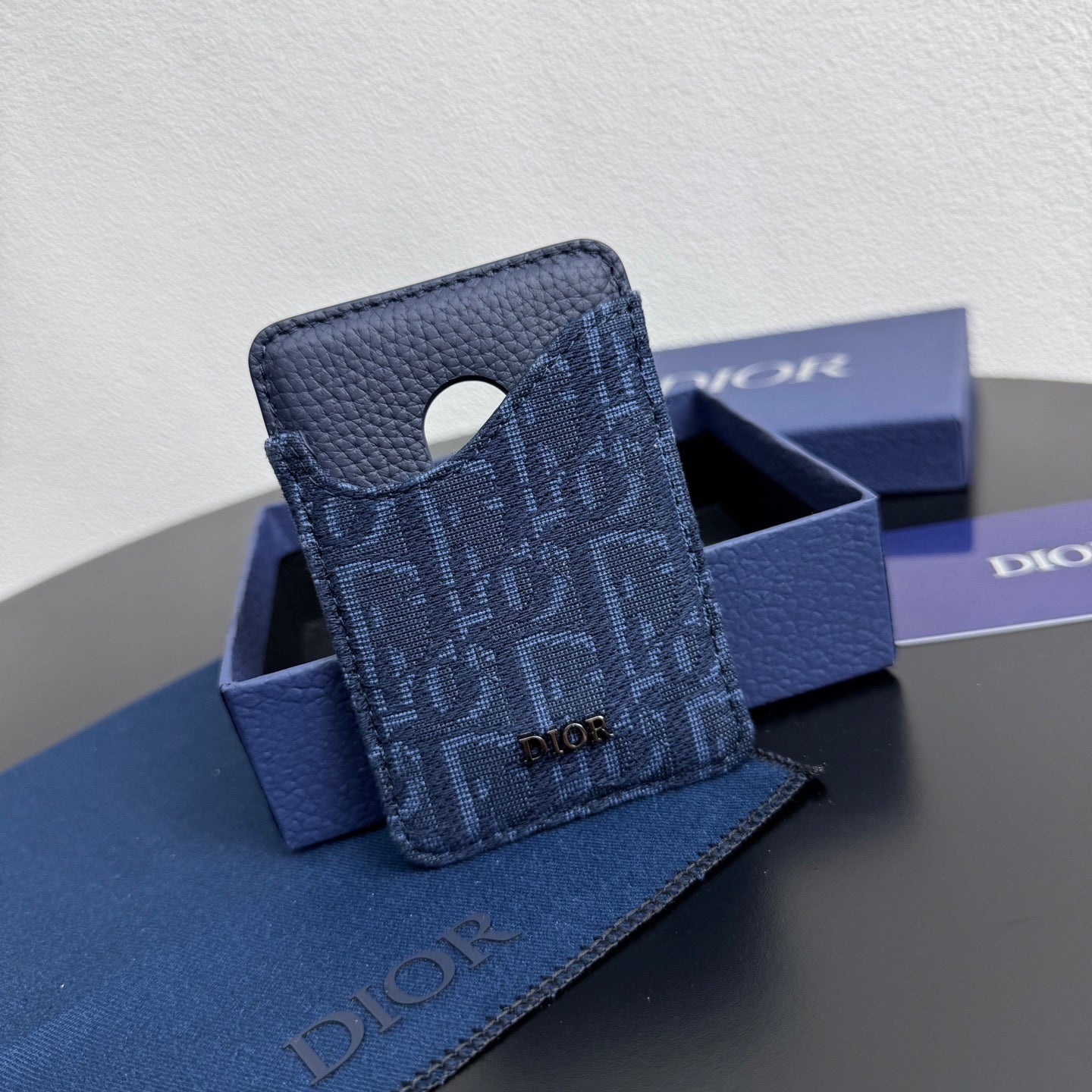 Oblique Magsafe Card Holder