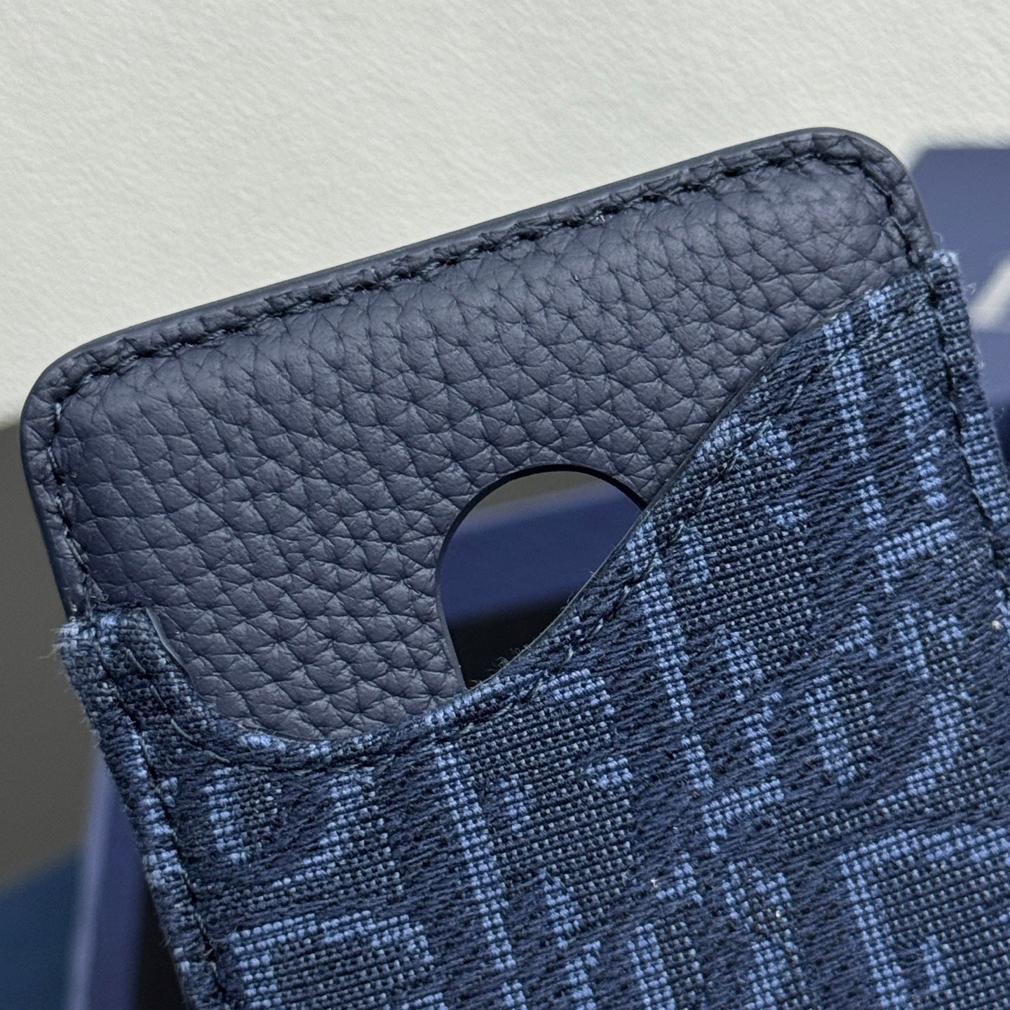 Oblique Magsafe Card Holder