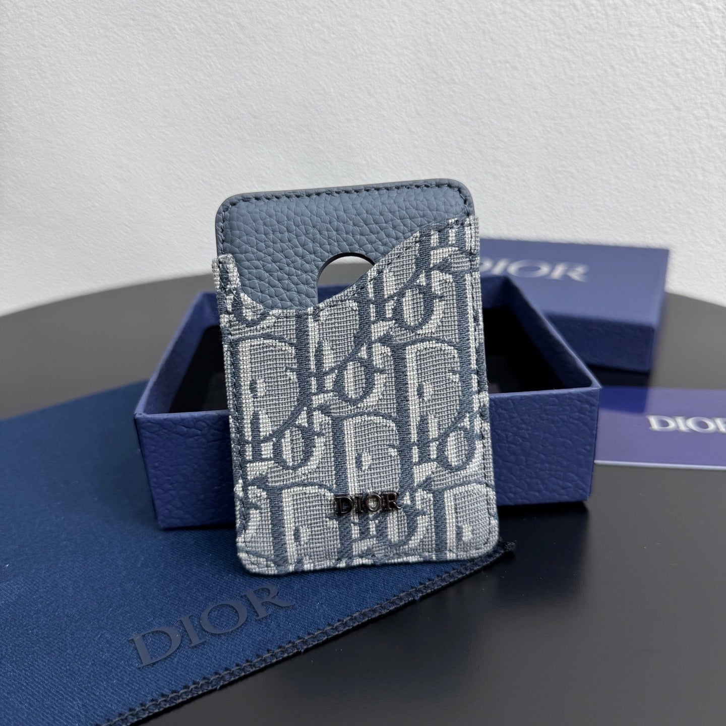 Oblique Magsafe Card Holder