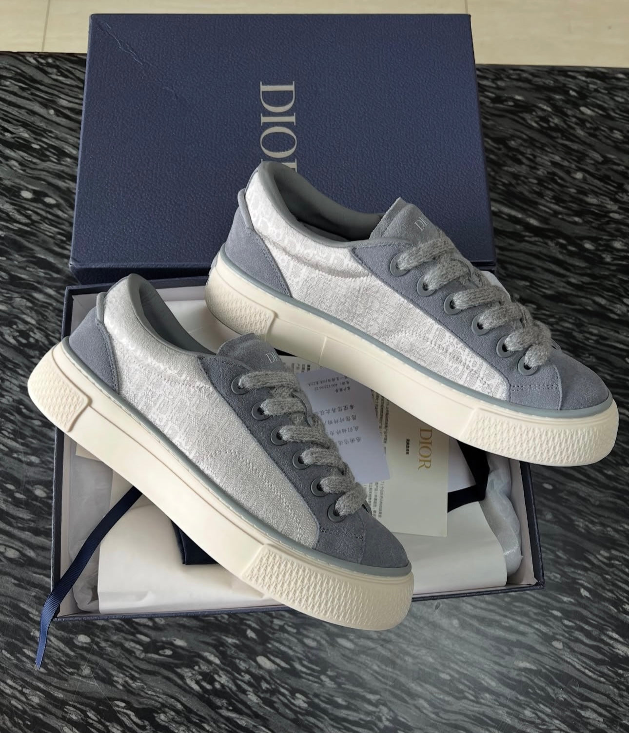 B33 Sneaker