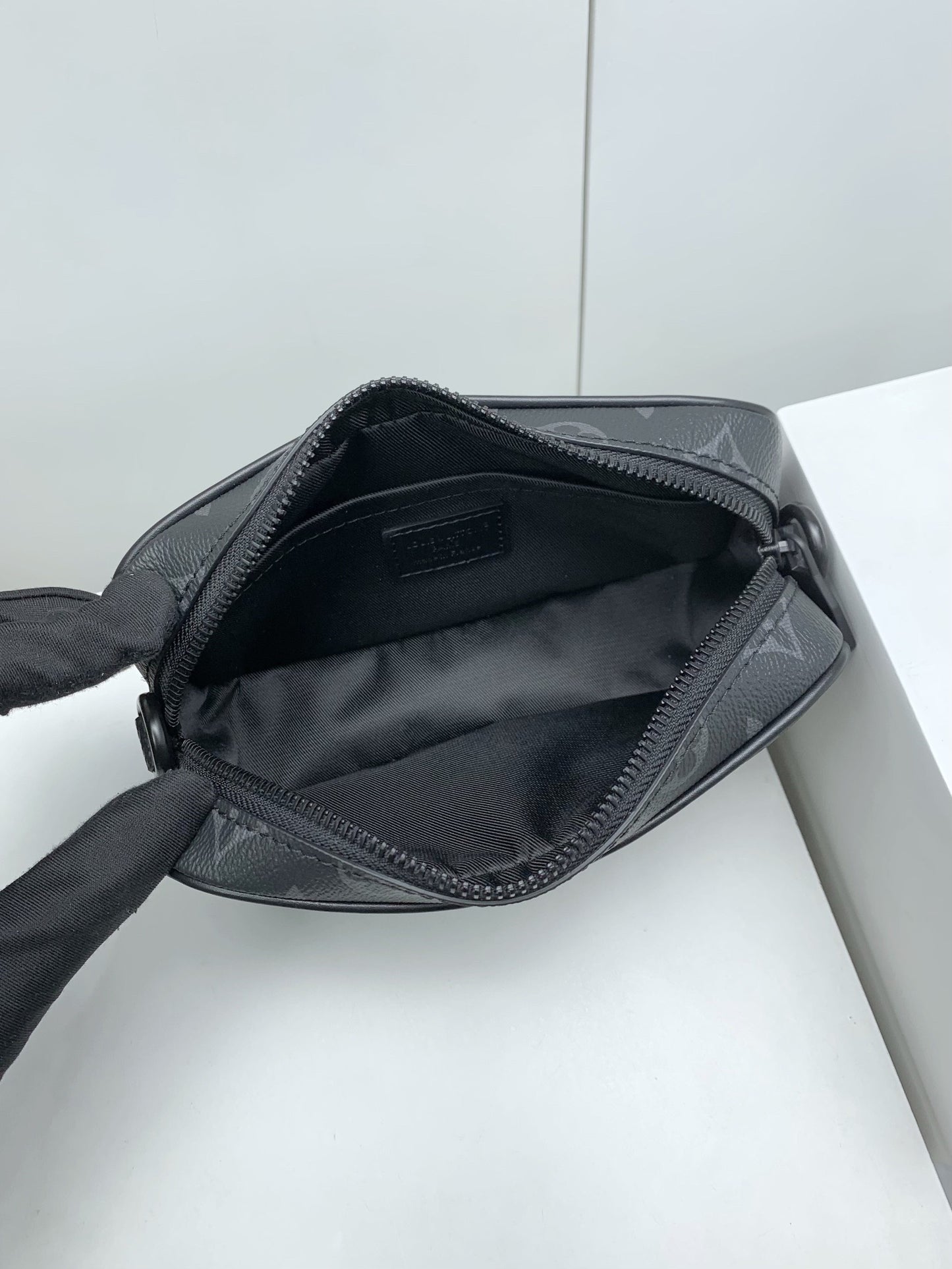 Trocadero Wearable Wallet