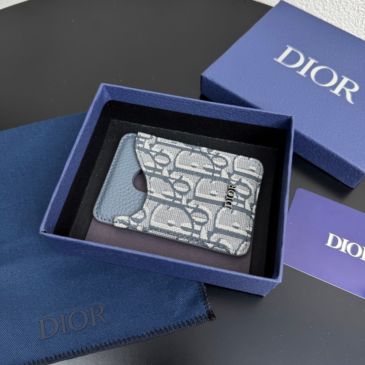 Oblique Magsafe Card Holder