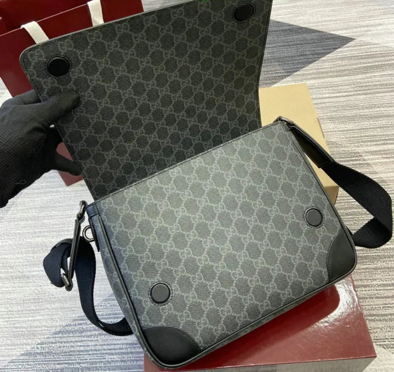 Medium Messenger