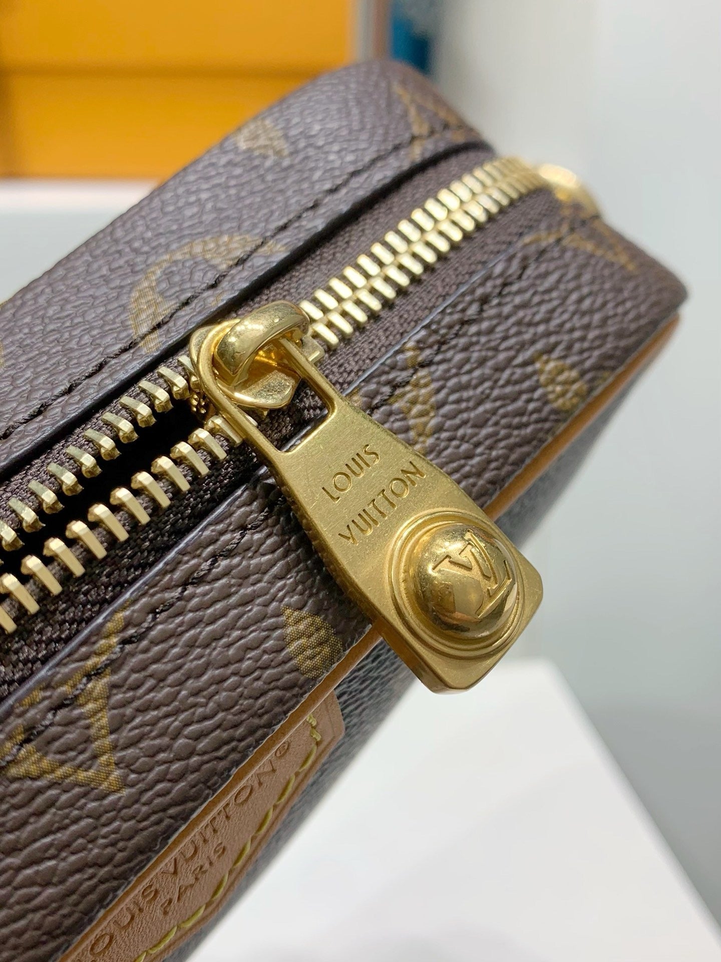 Trocadero Wearable Wallet