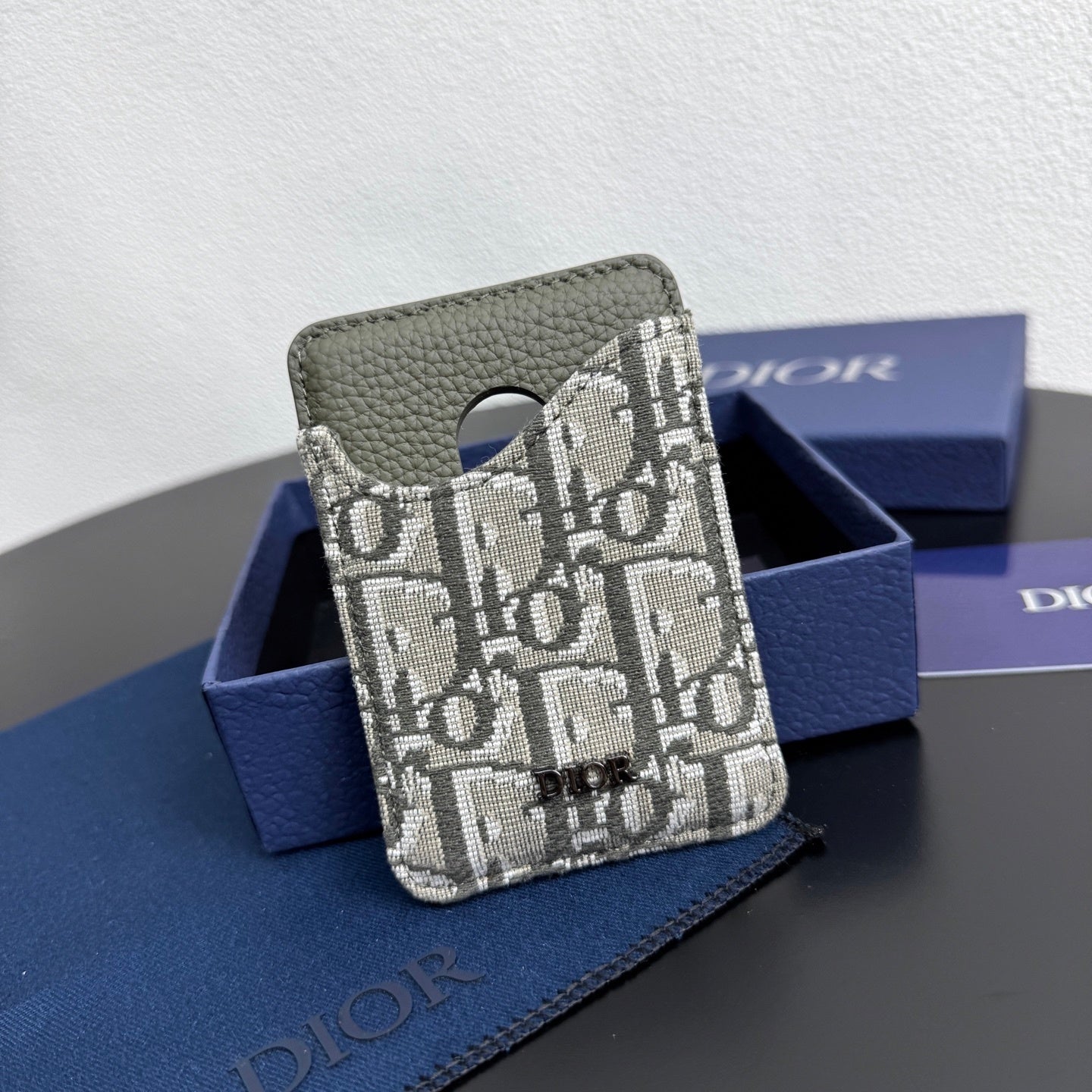 Oblique Magsafe Card Holder