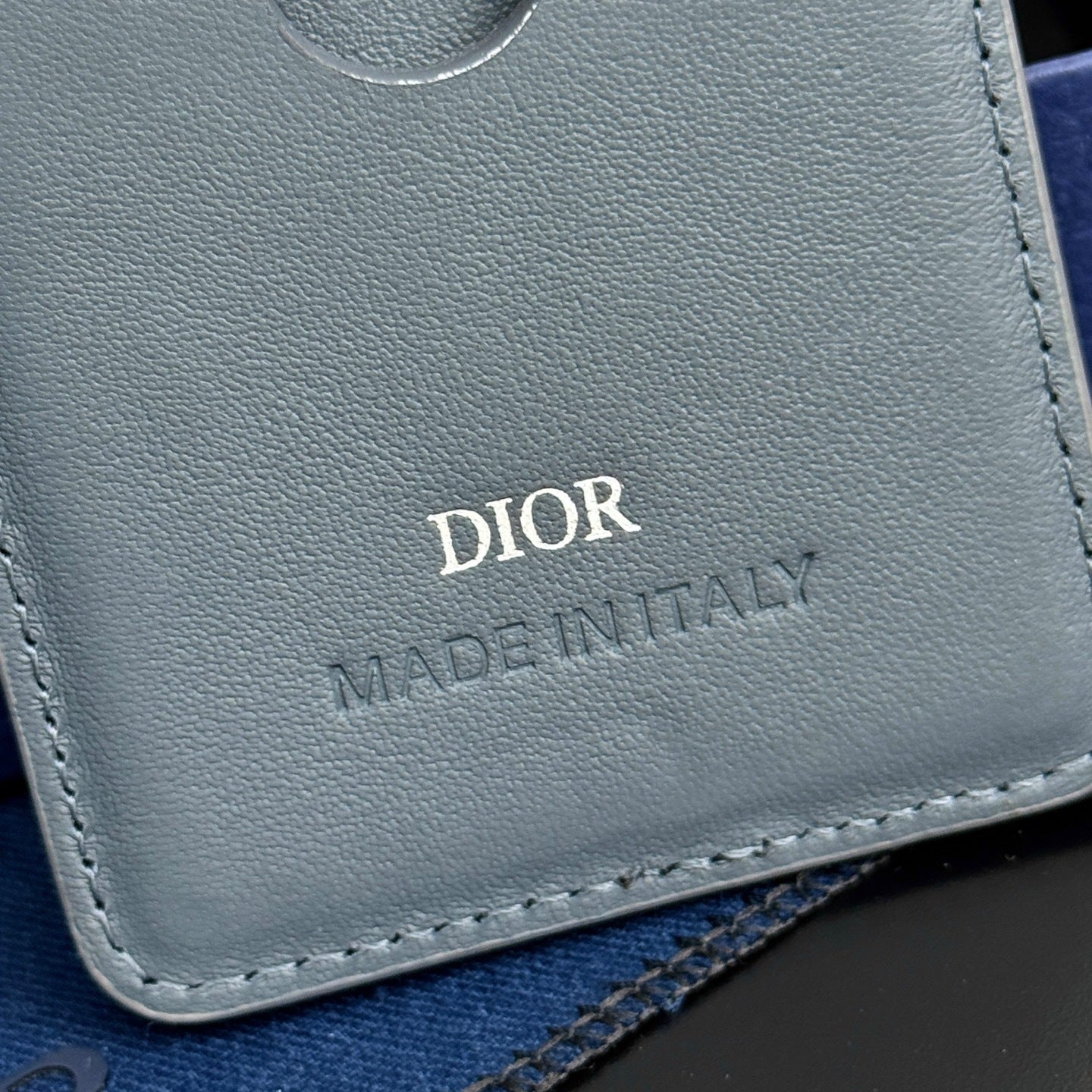 Oblique Magsafe Card Holder