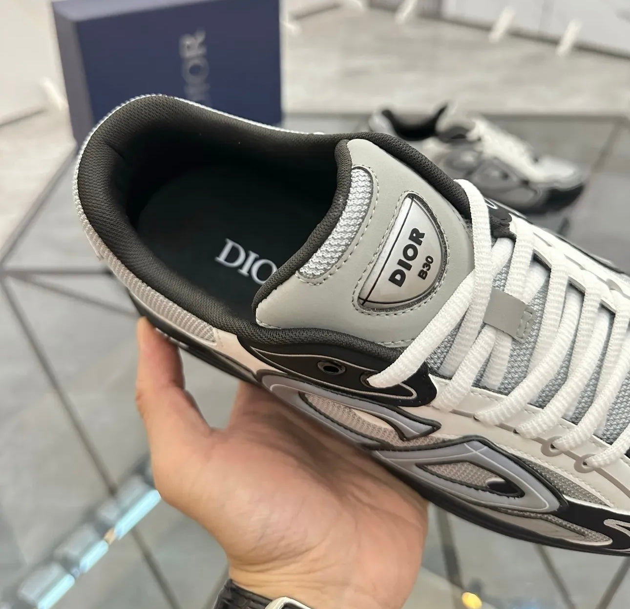 B30 Sneaker