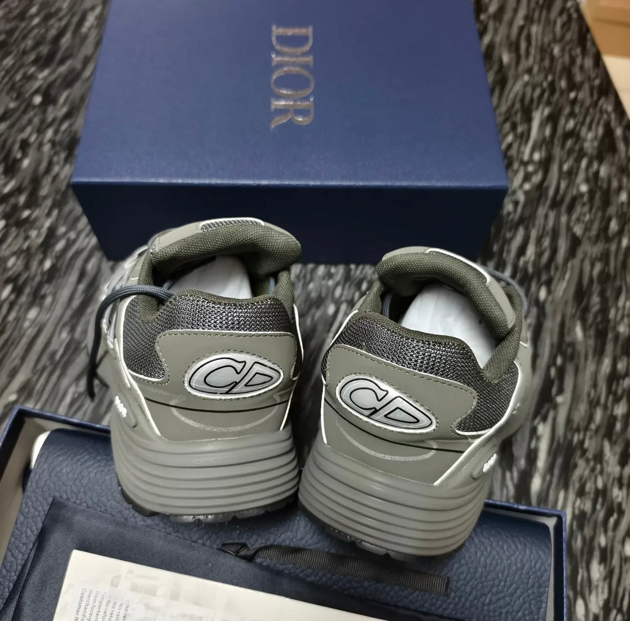 B30 Sneaker