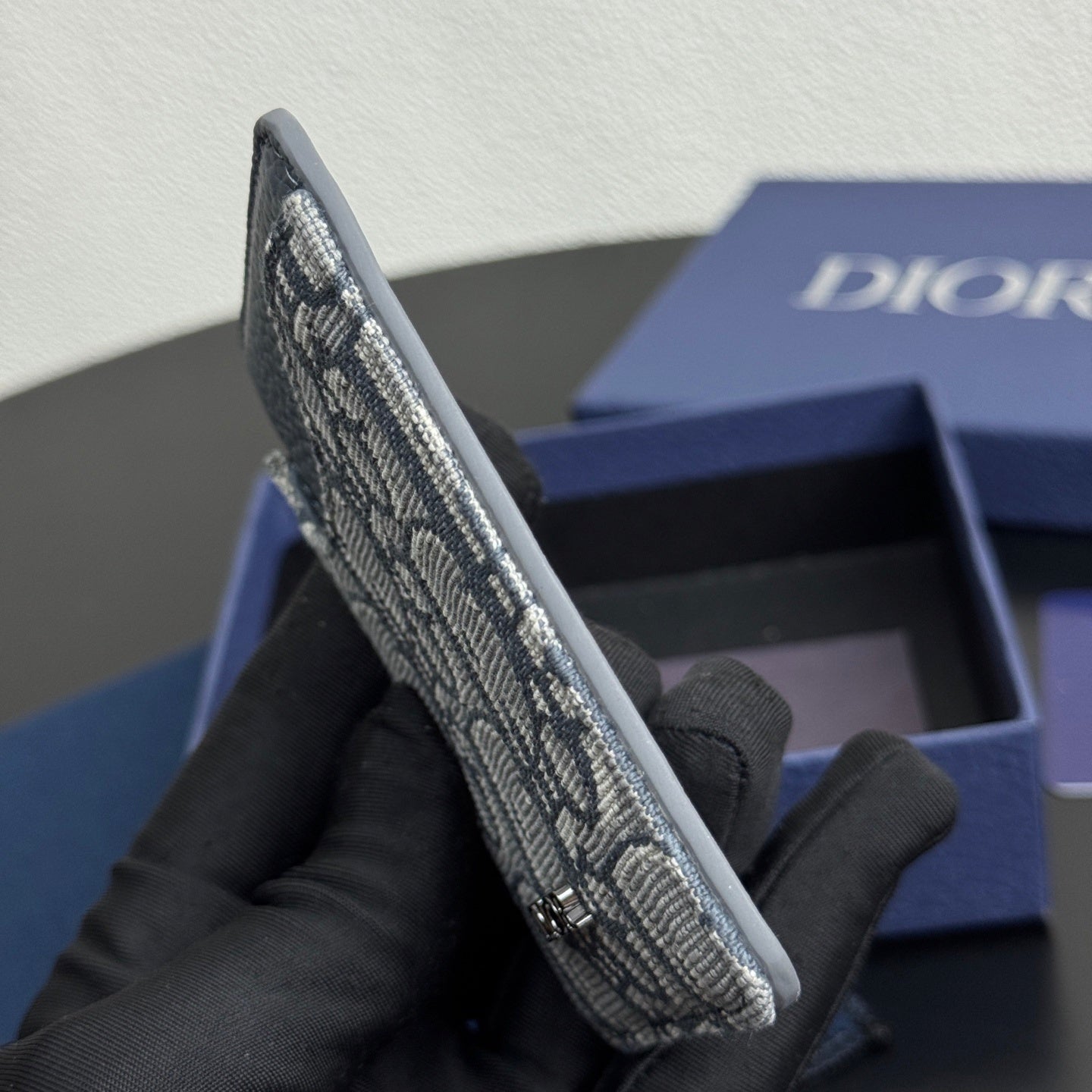 Oblique Magsafe Card Holder