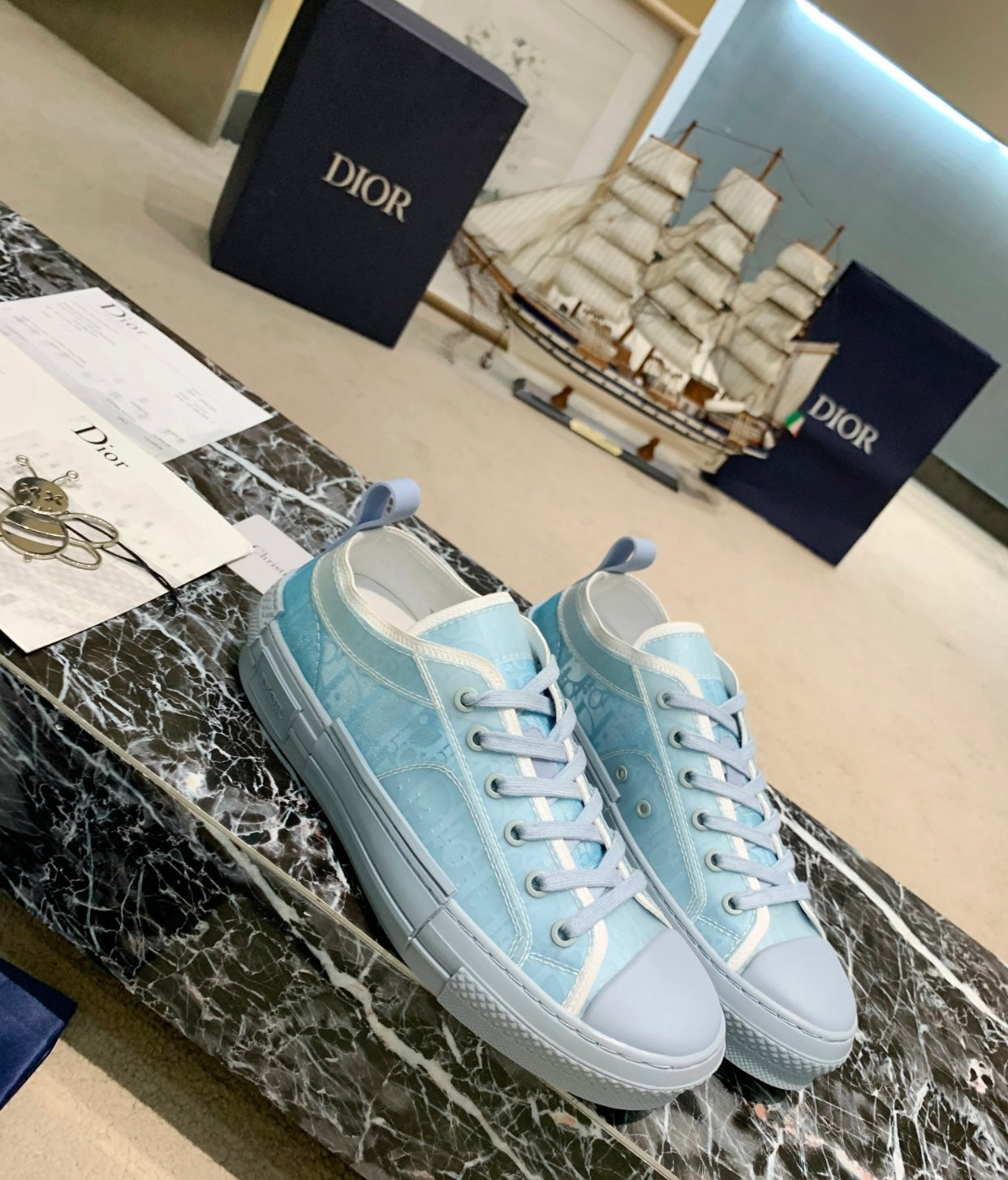 B23 Sneaker