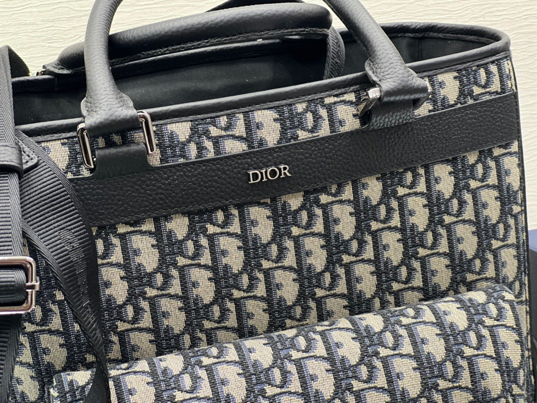 Explorer Tote
