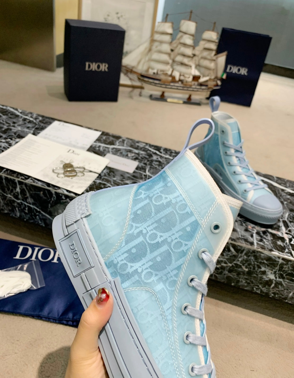 B23 Sneaker