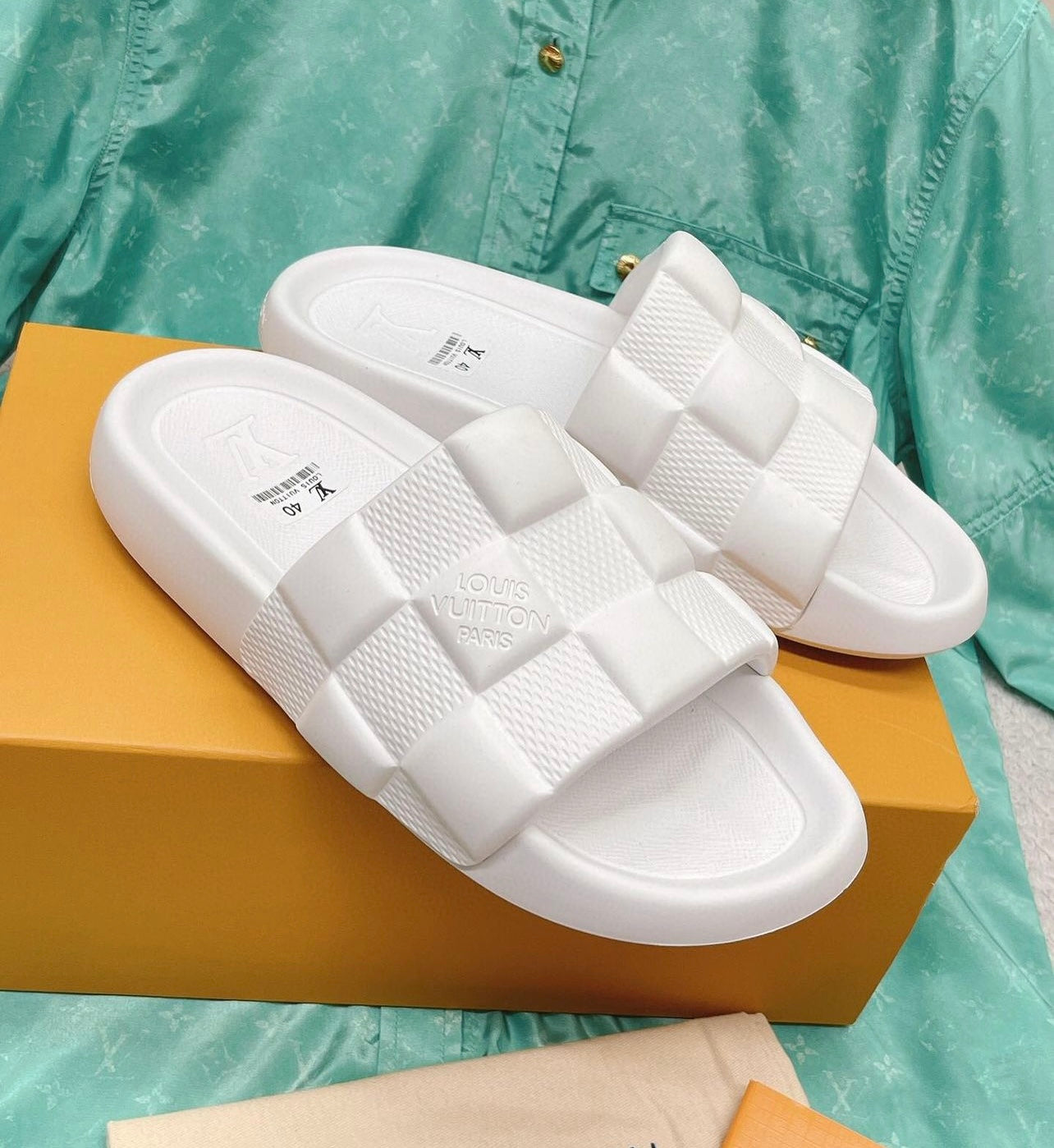 Logo Slides
