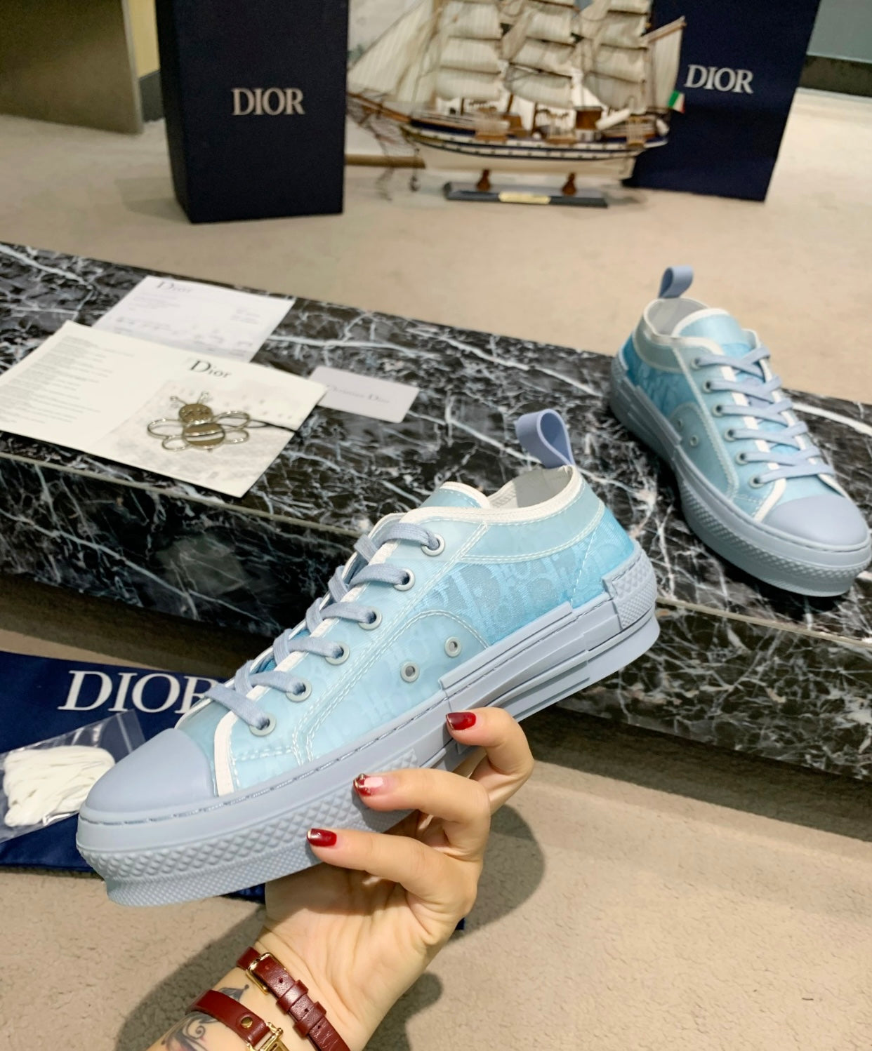B23 Sneaker