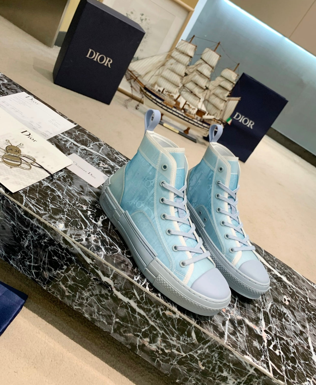 B23 Sneaker