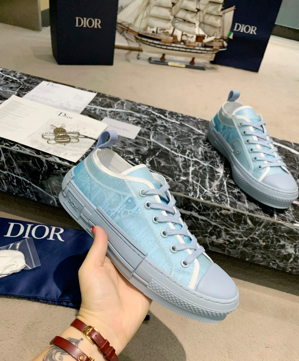 B23 Sneaker
