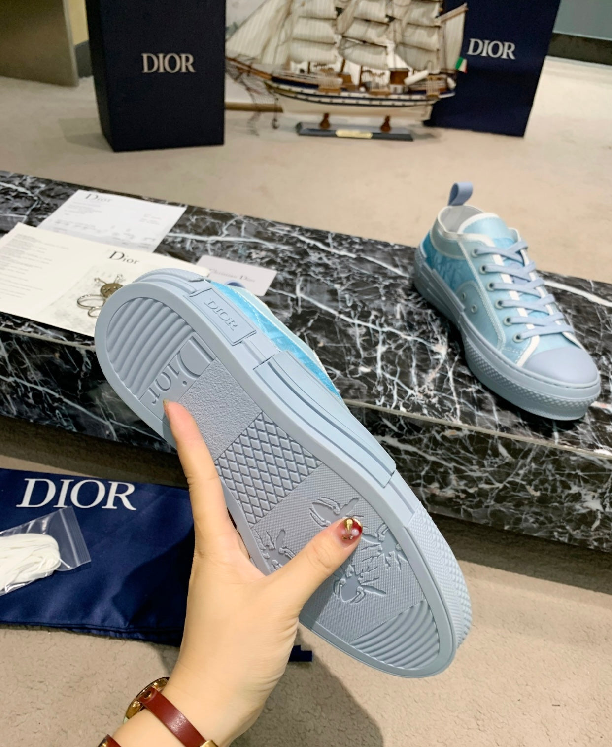 B23 Sneaker