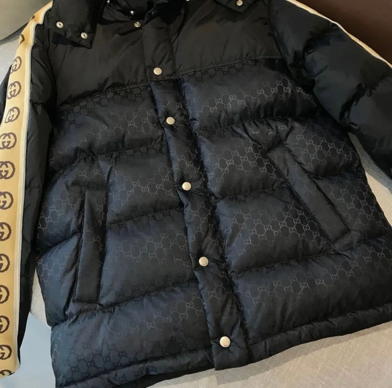 Logo Coat
