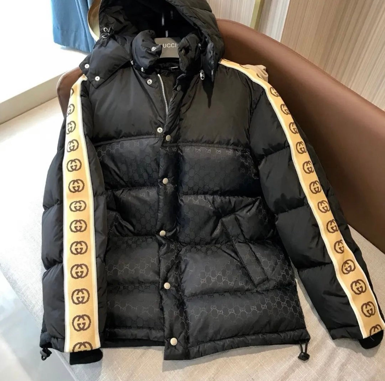 Logo Coat