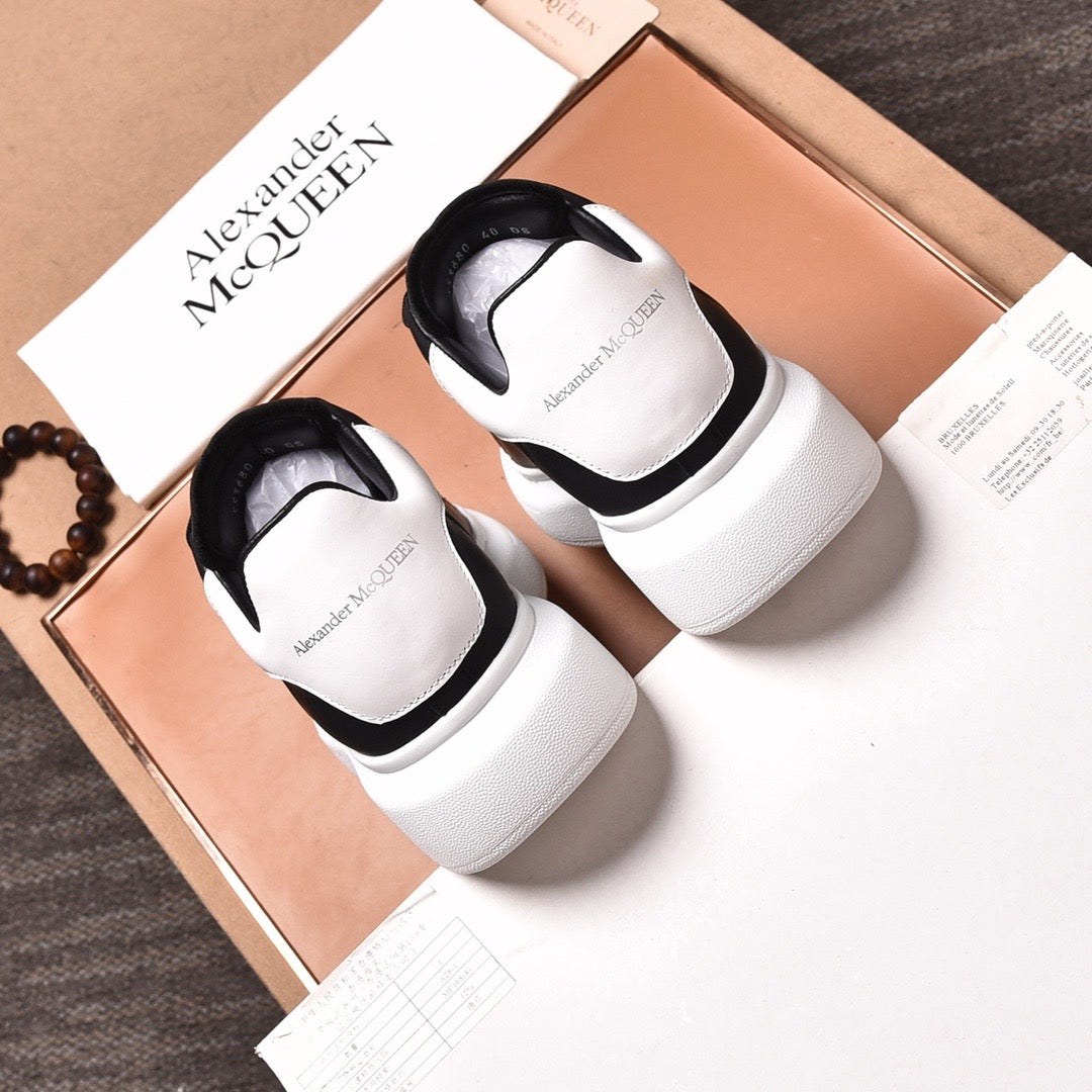 Oversized Sneaker