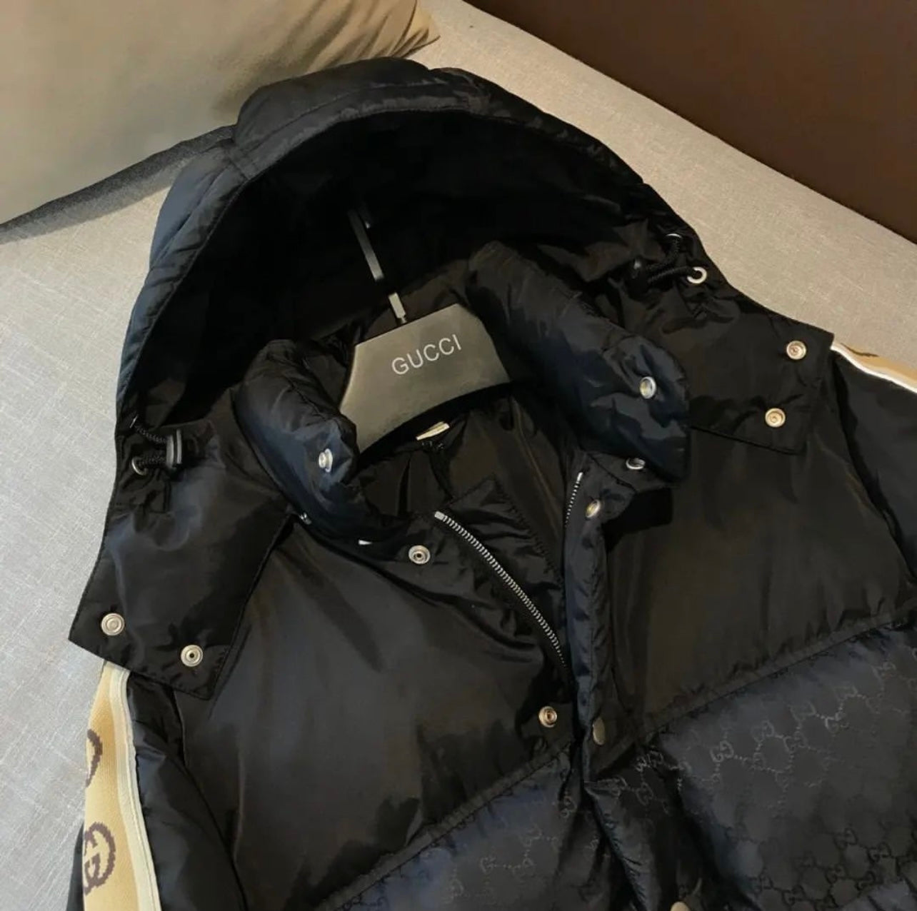 Logo Coat