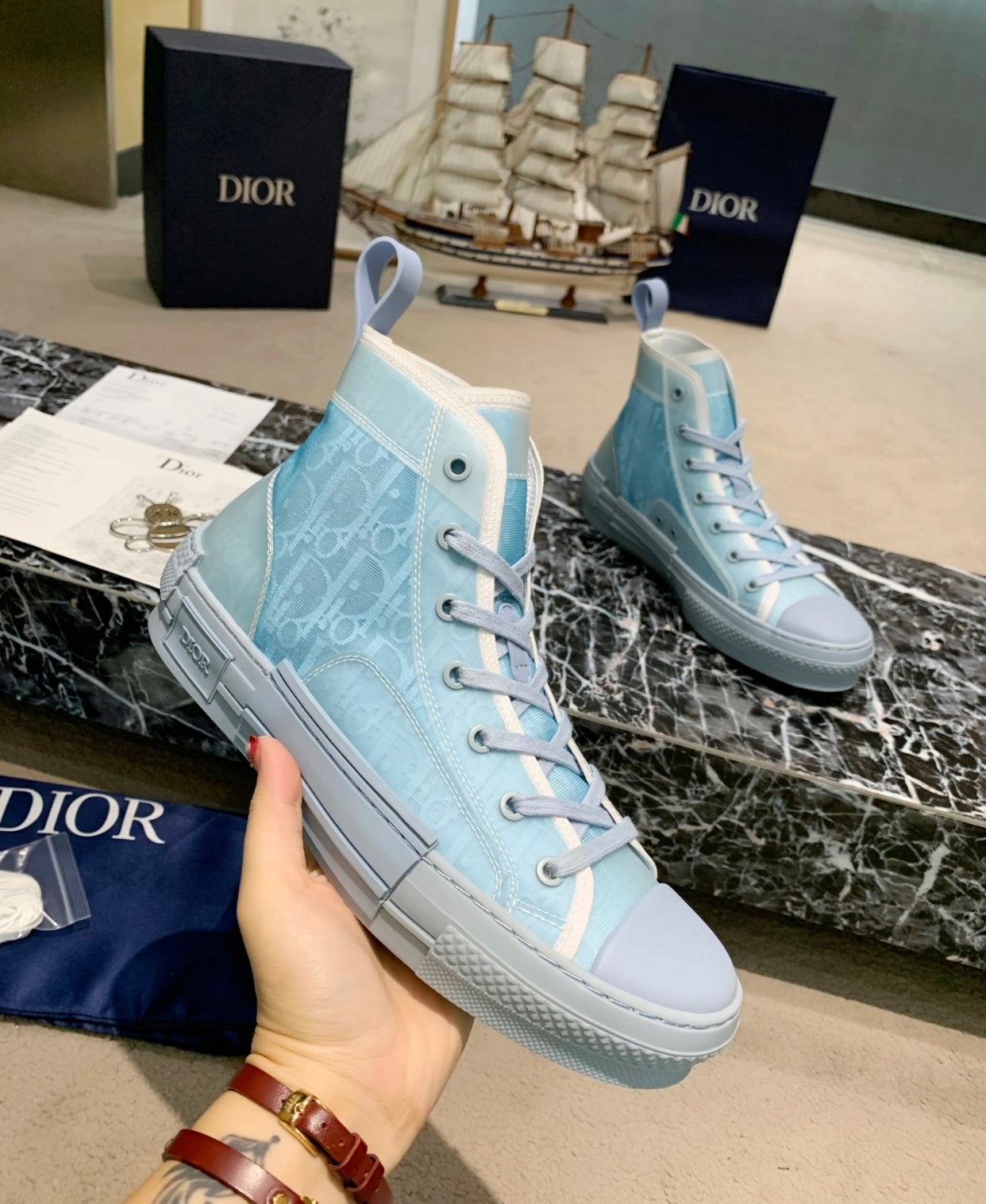B23 Sneaker