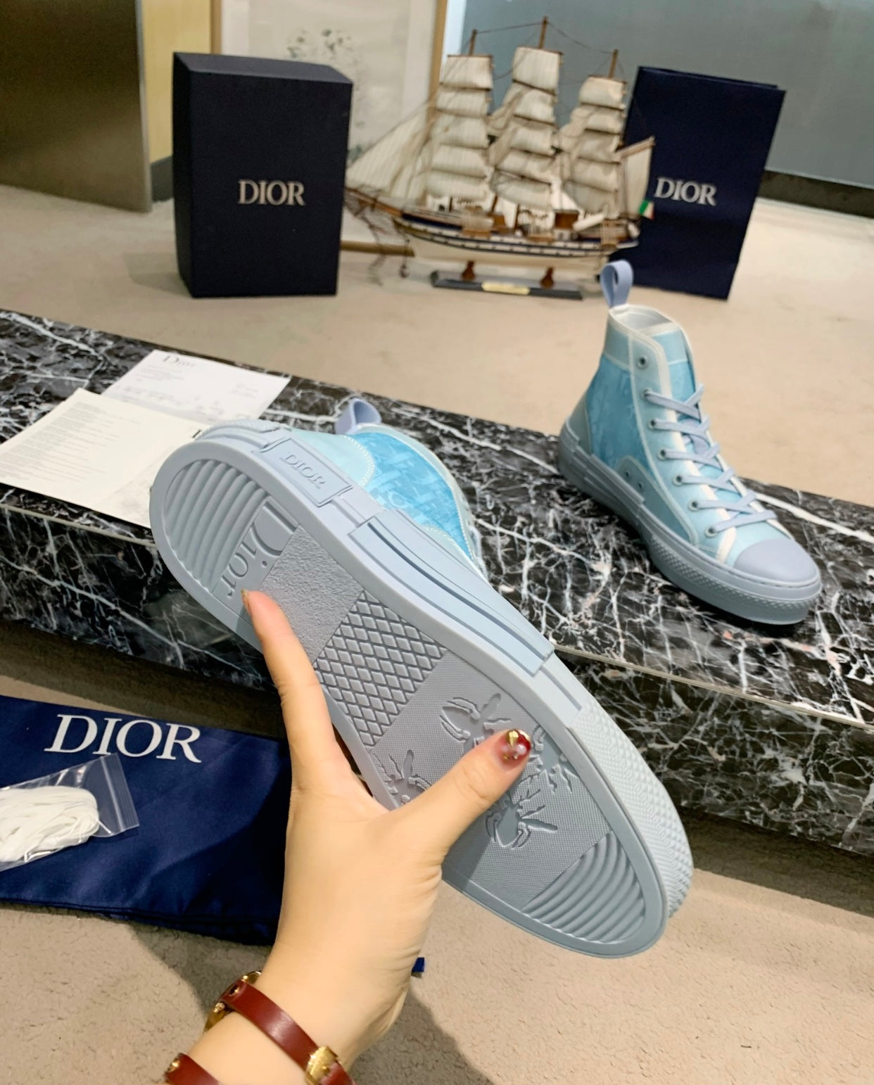 B23 Sneaker