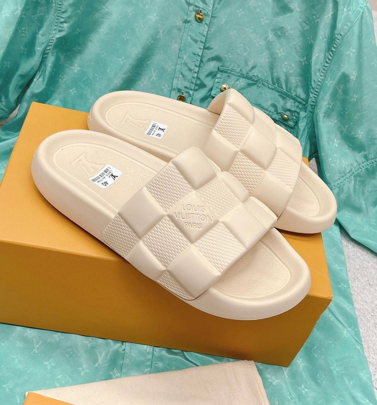 Logo Slides