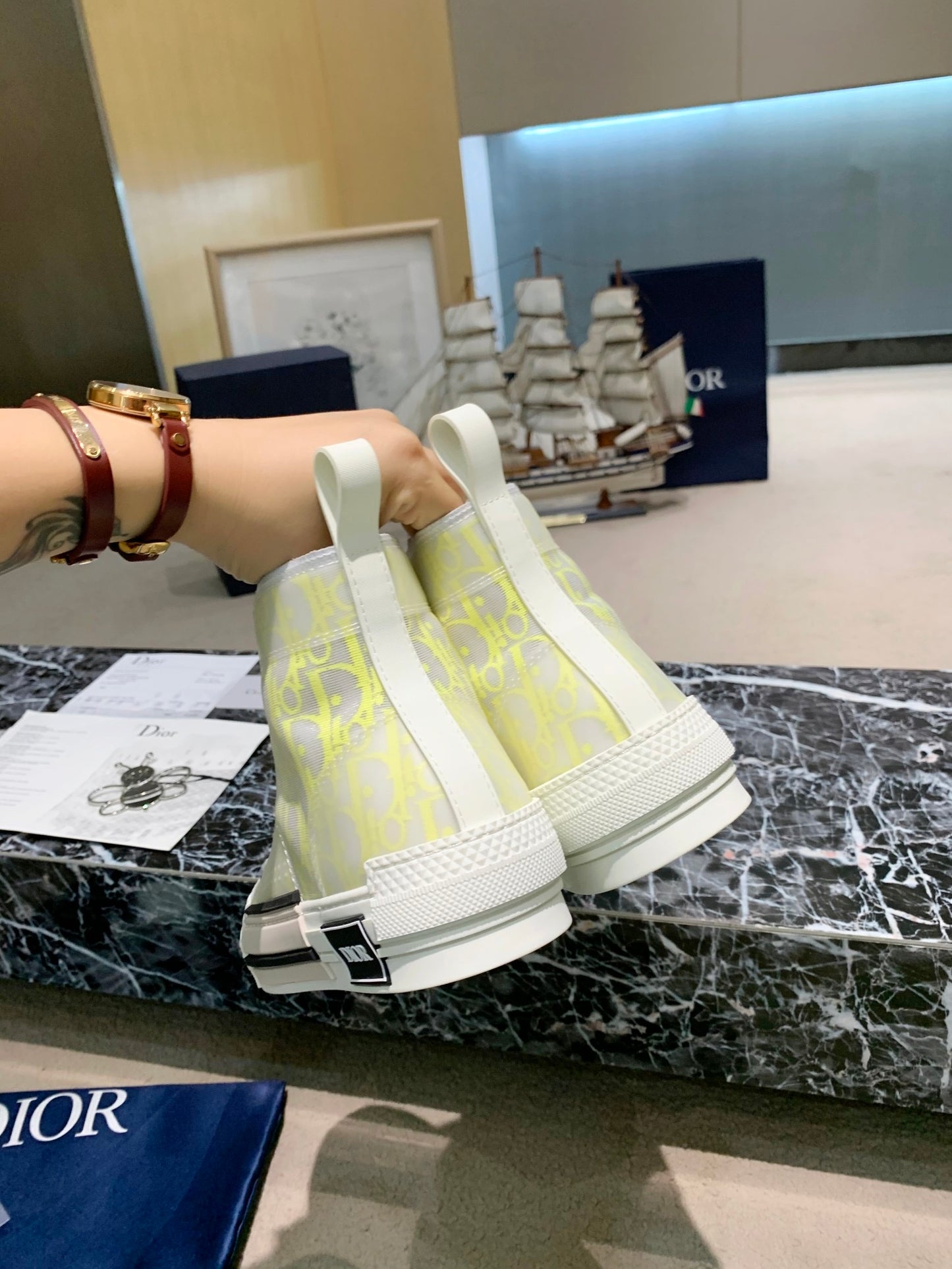 B23 Sneaker