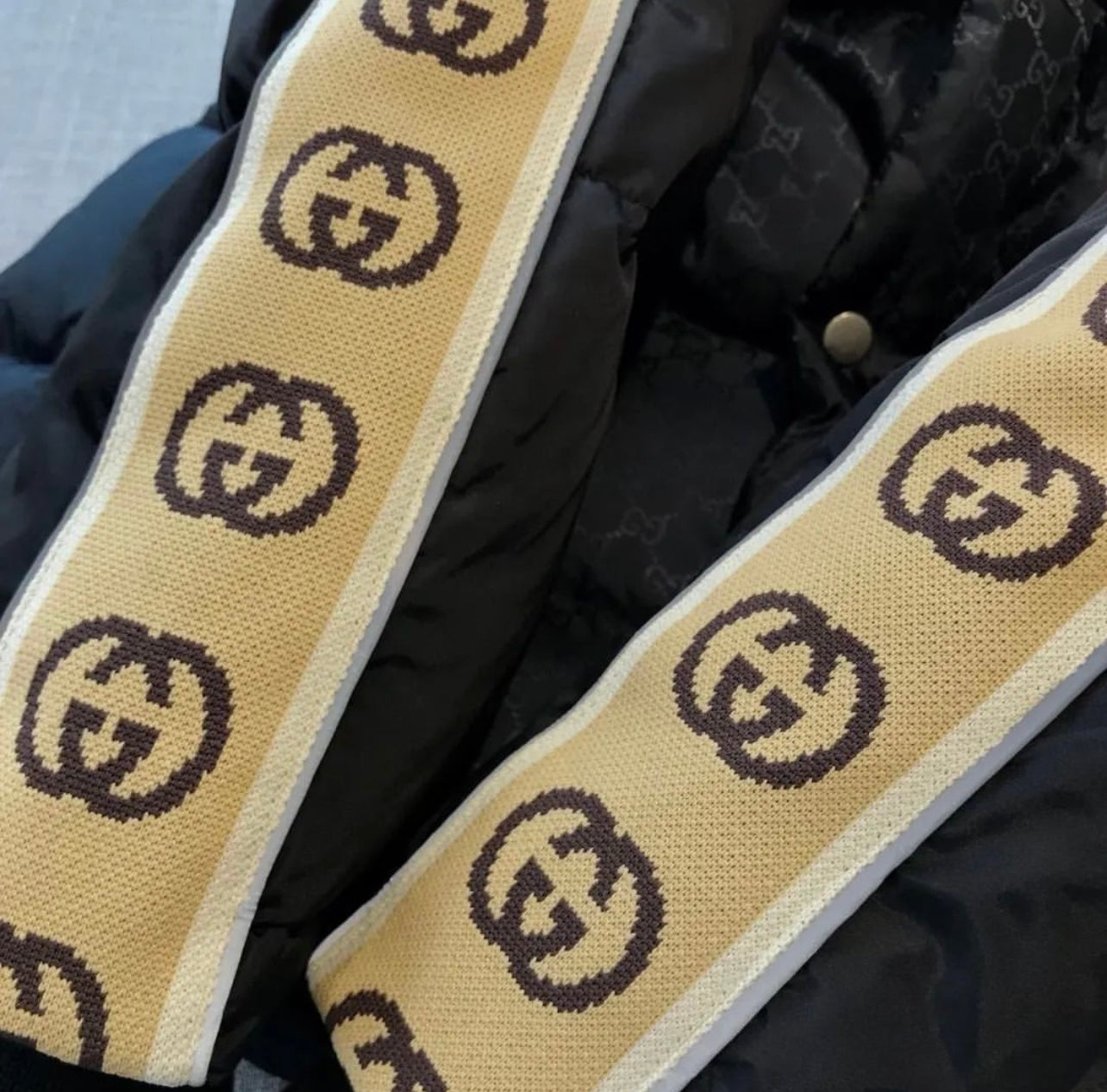 Logo Coat