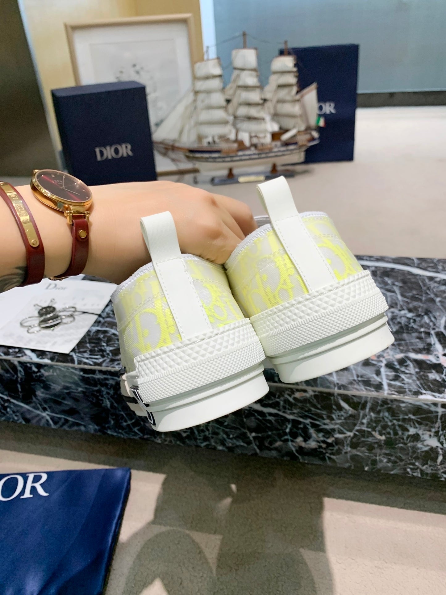 B23 Sneaker