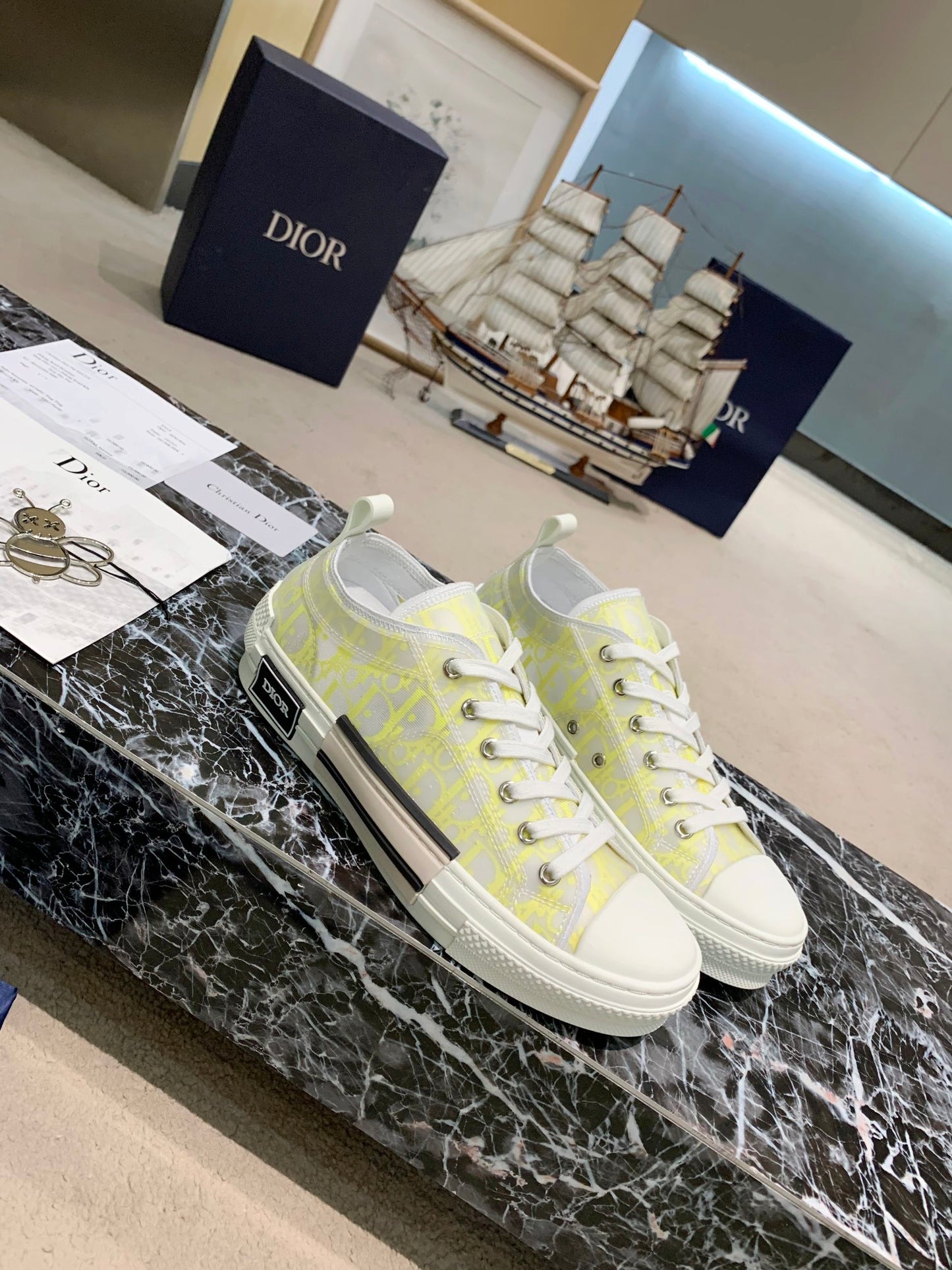 B23 Sneaker