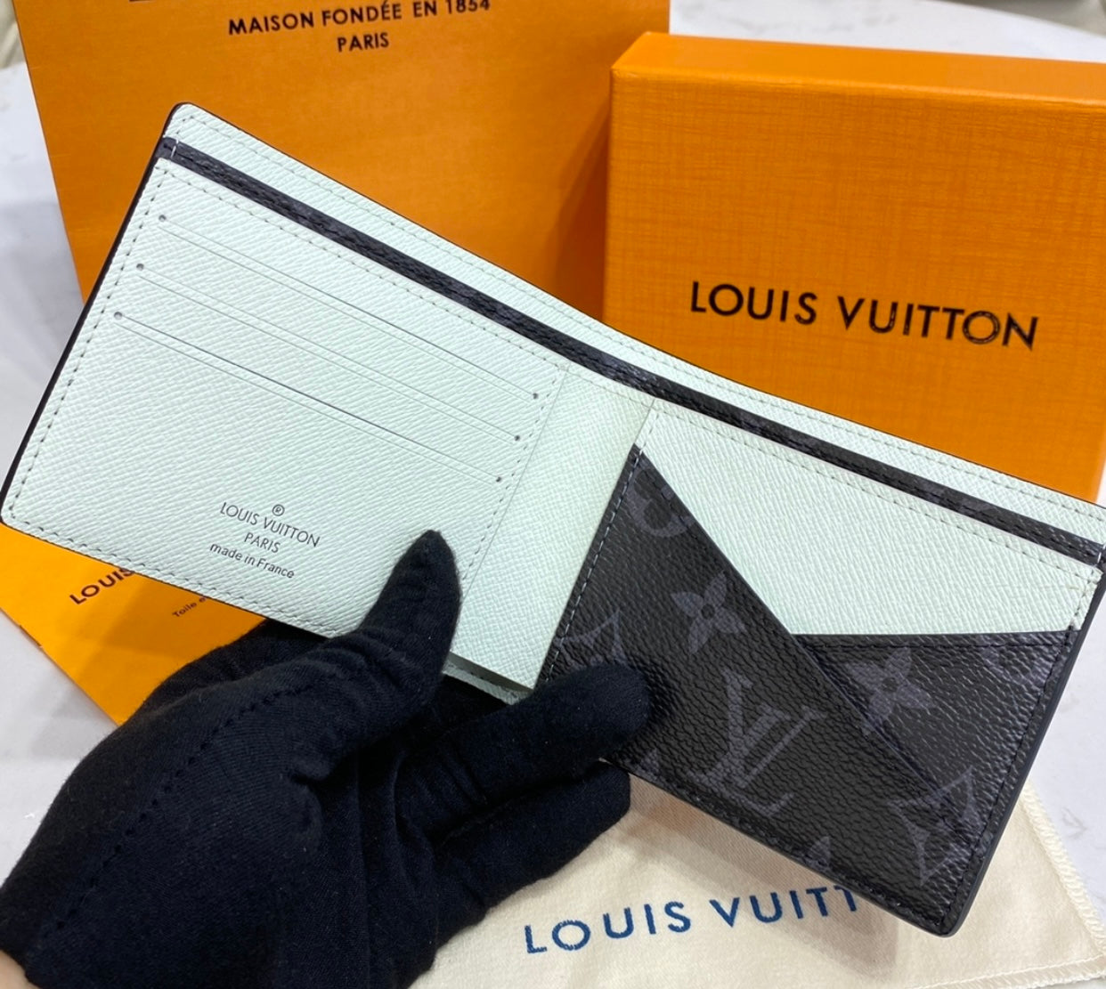 Multiple Wallet