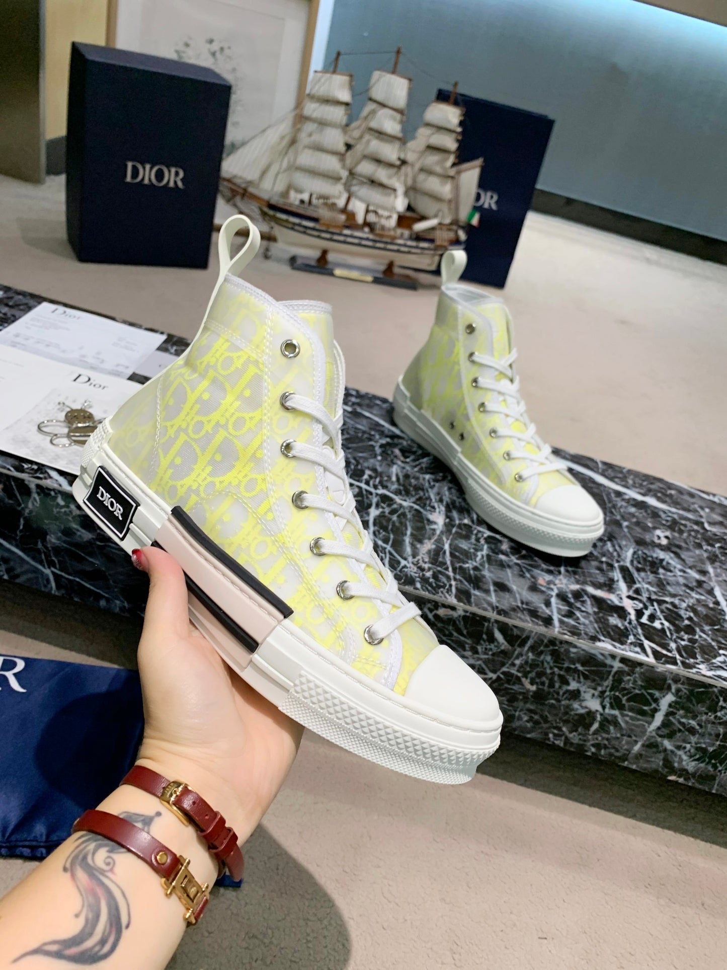 B23 Sneaker