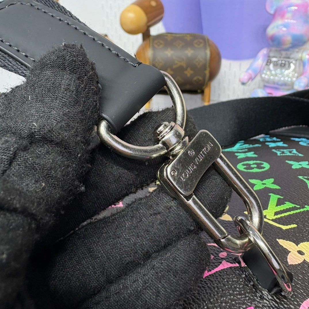Avenue Sling Bag
