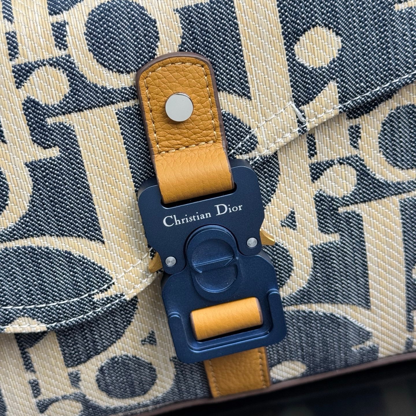 Saddle Messenger Bag